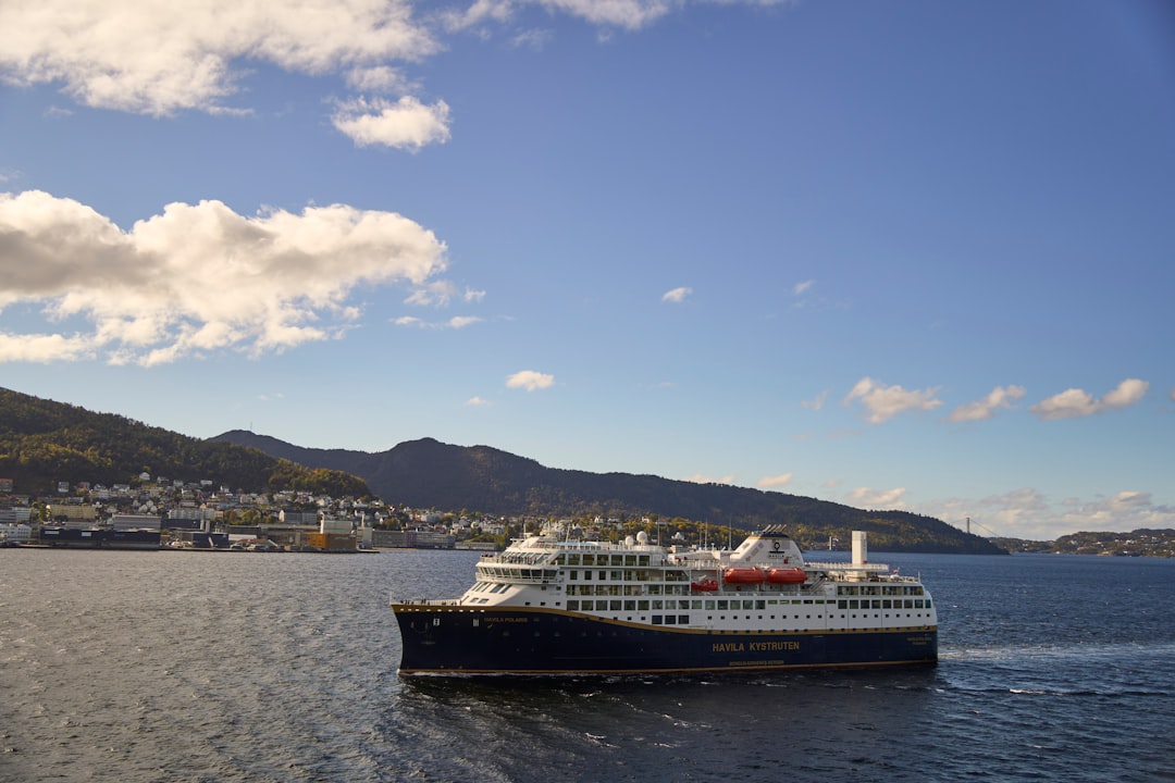 Tender Ports : The Independent Traveller's Complication