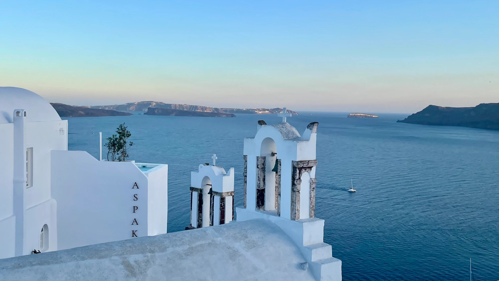 Mykonos vs Santorini: Which Greek Cruise Port for Your Day Ashore?